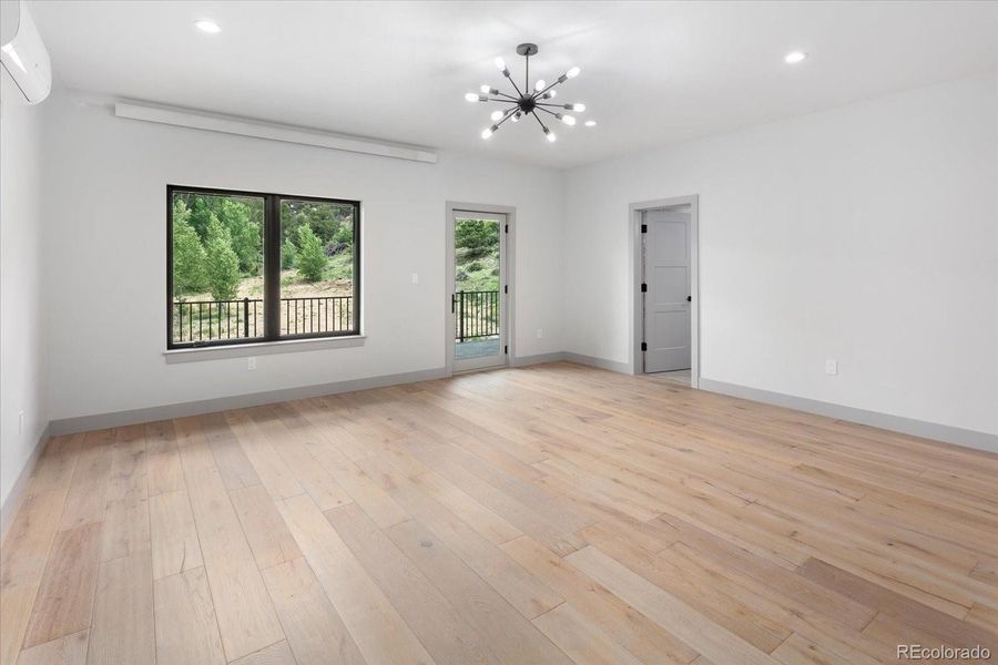 Spacious, unfurnished interior of a new home in , Salida (Image 21).