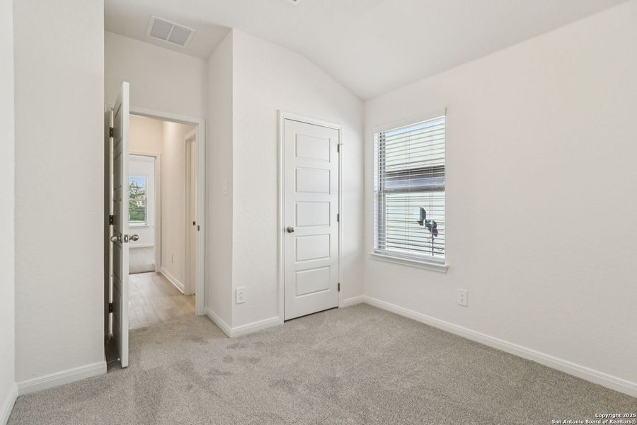Spacious, unfurnished interior of a new home in Catalina, Converse (Image 17).
