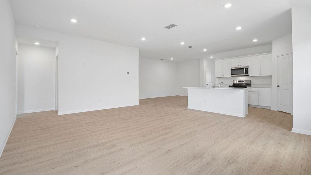 Spacious, unfurnished interior of a new home in Southgrove, Kyle (Image 18).