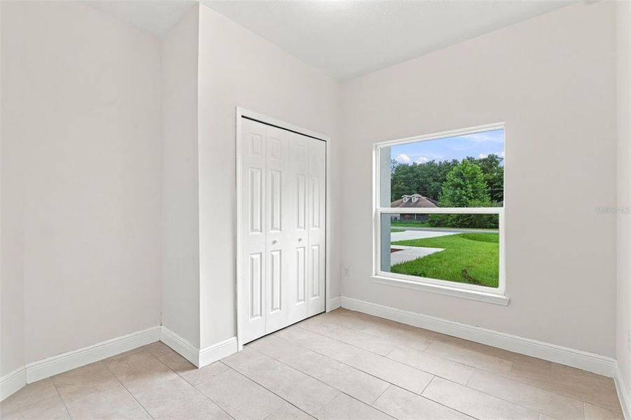Spacious, unfurnished interior of a new home in , Yeehaw Junction (Image 33).