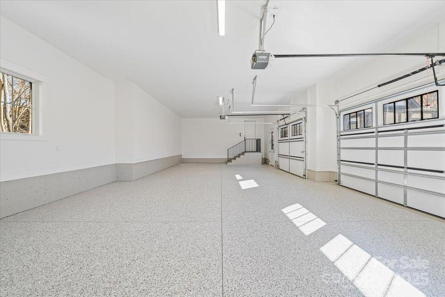 Oversized 3-car Garage