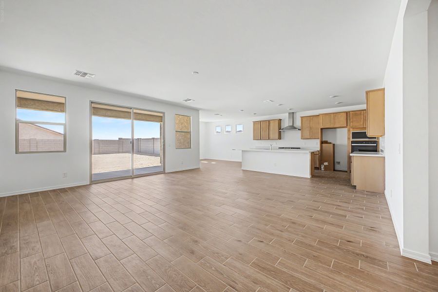 Spacious, unfurnished interior of a new home in White Tank Vistas, Waddell (Image 9). Spacious, unfurnished interior of a new home in White Tank Vistas, Waddell (Image 9).