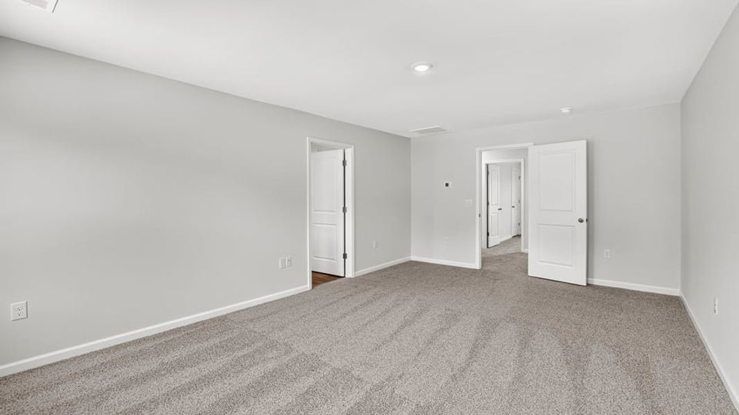 Spacious, unfurnished interior of a new home in Cascade Point, Seneca (Image 37).