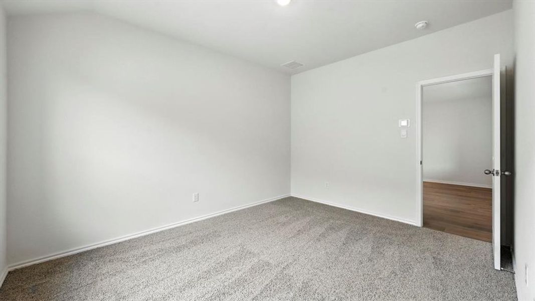 Spacious, unfurnished interior of a new home in Hanolley Hills, Sherman (Image 22).