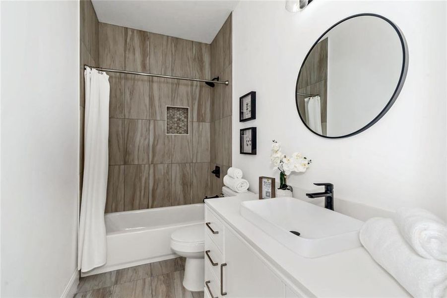 Furnished interior view inside a new home in , Atlanta (Image 27).