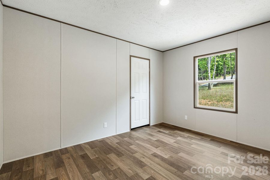 Spacious, unfurnished interior of a new home in , Nebo (Image 16).
