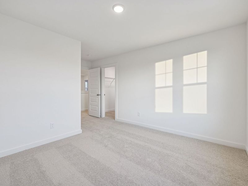Spacious, unfurnished interior of a new home in Calista Farms, White House (Image 28).