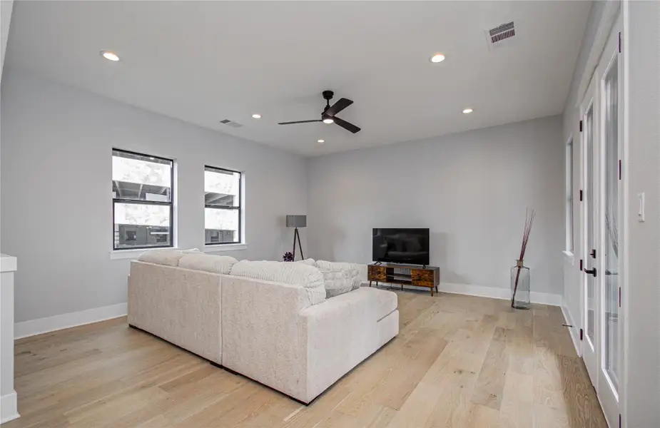 Spacious living room