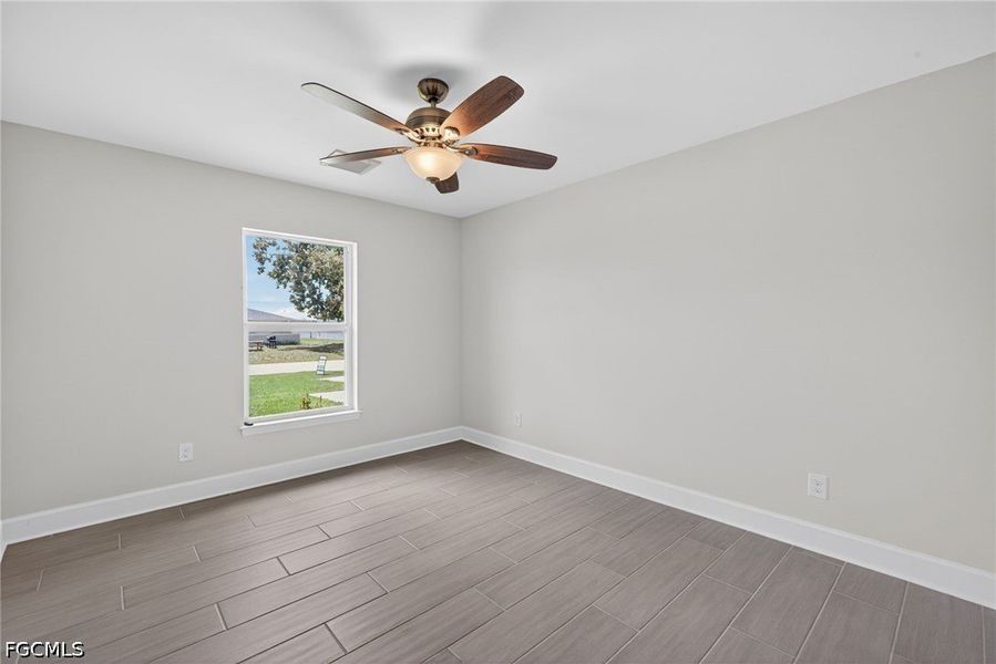 Spacious, unfurnished interior of a new home in Cape Coral, Cape Coral (Image 37).