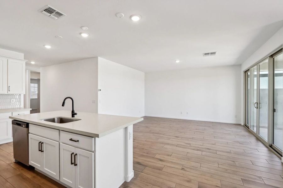 Representative images and renderings are for illustrative purposes. Actual structural options and design finishes of home may vary. Representative images and renderings are for illustrative purposes. Actual structural options and design finishes of home may vary.