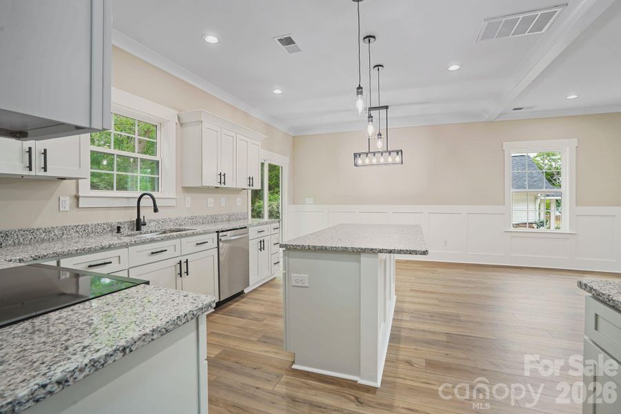 Kitchen/Dining Area
