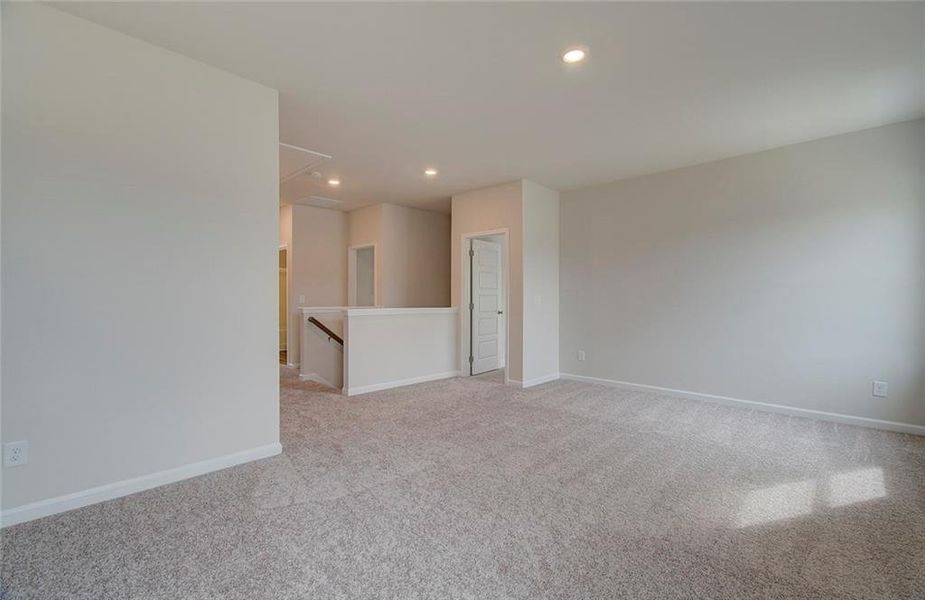 Spacious, unfurnished interior of a new home in Ponderosa Farms Manor, Gainesville (Image 37).