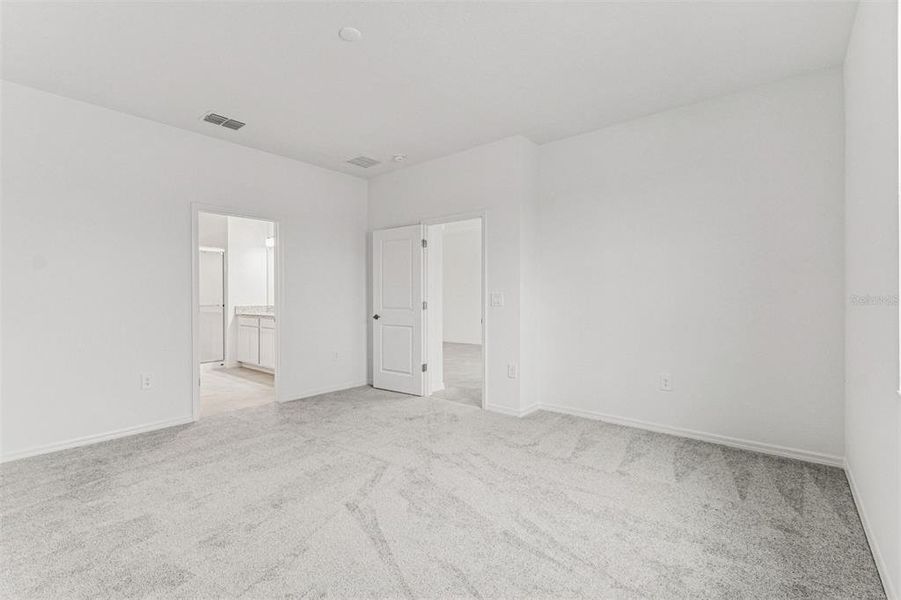 Spacious, unfurnished interior of a new home in Southpointe, Palmetto (Image 14).