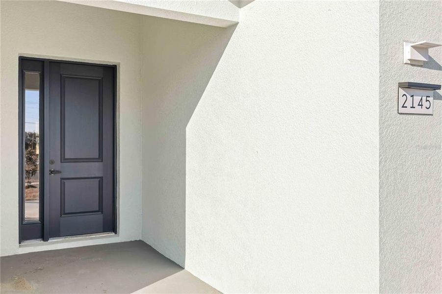 Exterior details and patio area of a home in , Winter Haven (Image 3).