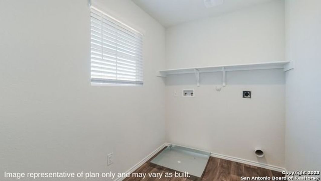 Spacious, unfurnished interior of a new home in Redbird Ranch, San Antonio (Image 17). Spacious, unfurnished interior of a new home in Redbird Ranch, San Antonio (Image 17).