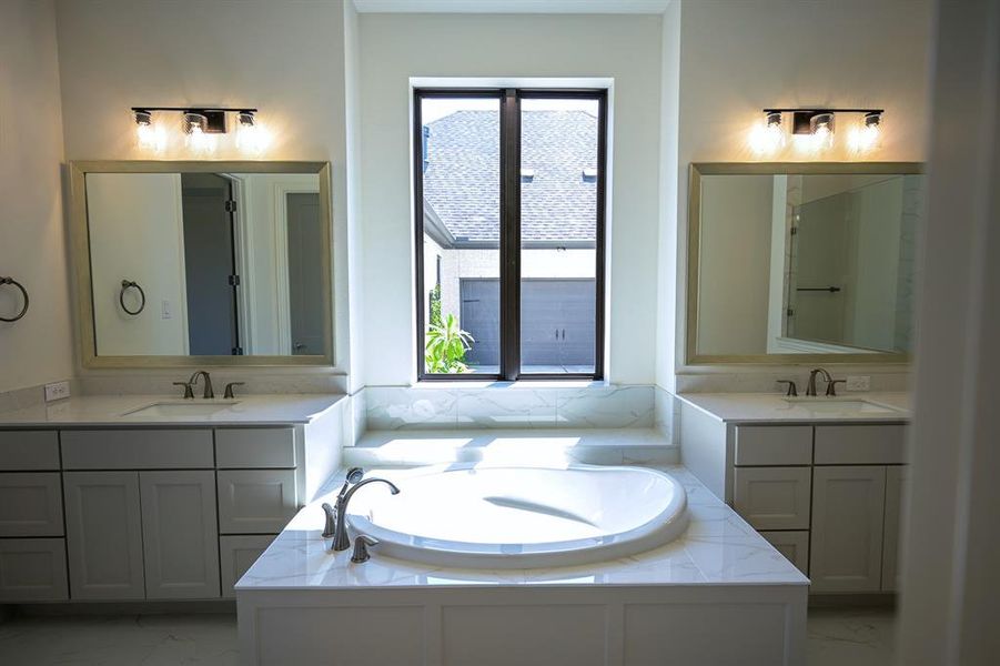 Double Vanity & Garden Tub