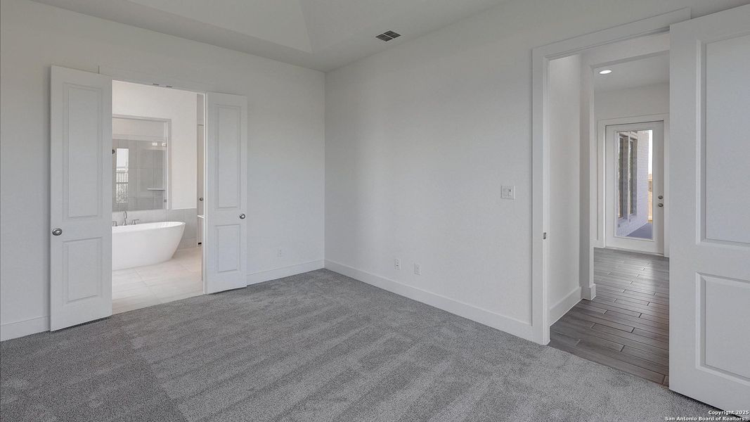 Spacious, unfurnished interior of a new home in Haby Hill 60', San Antonio (Image 25).