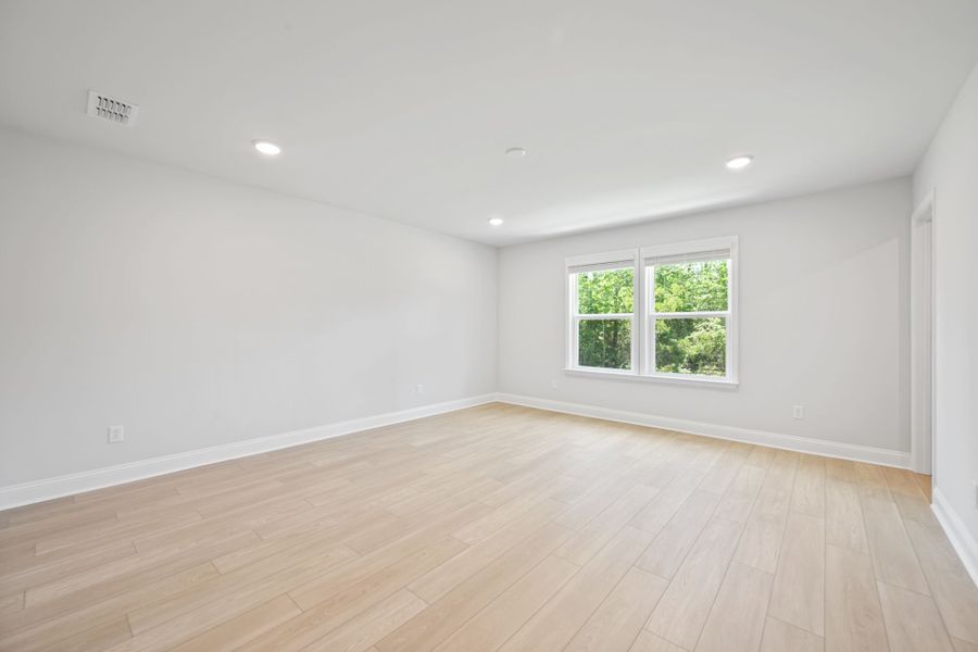 Spacious, unfurnished interior of a new home in Oakleaf Chase, Blythewood (Image 38). Spacious, unfurnished interior of a new home in Oakleaf Chase, Blythewood (Image 38).