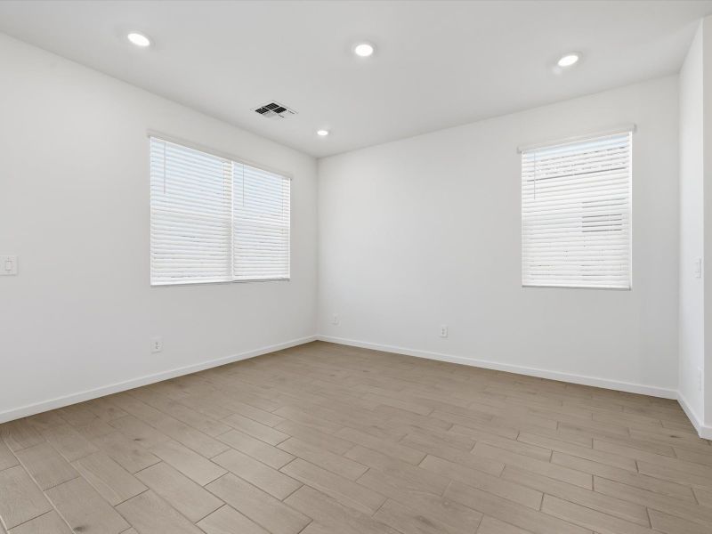 Spacious, unfurnished interior of a new home in Mountain View Estates Reserve Series, Buckeye (Image 11).