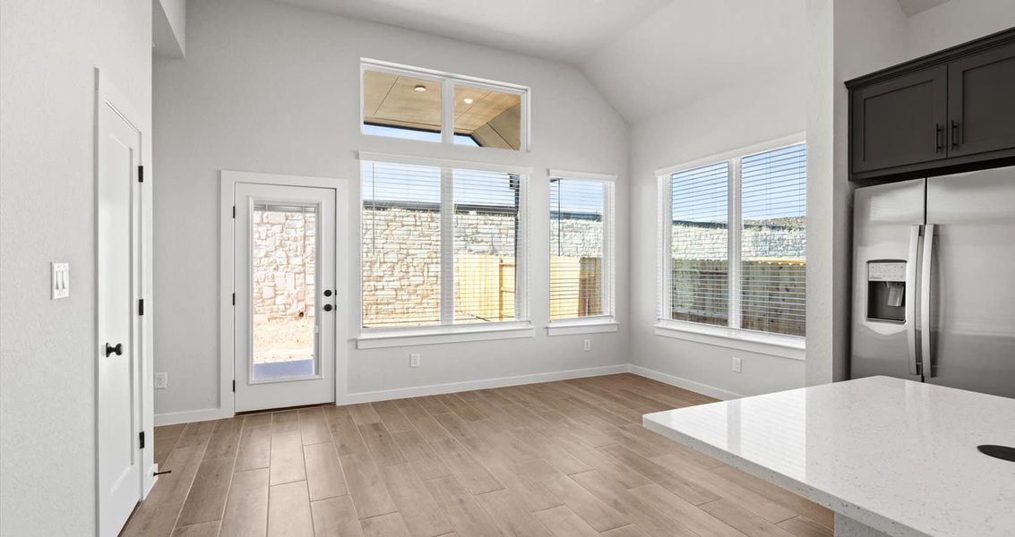 Spacious, unfurnished interior of a new home in Meyer Ranch, New Braunfels (Image 15).