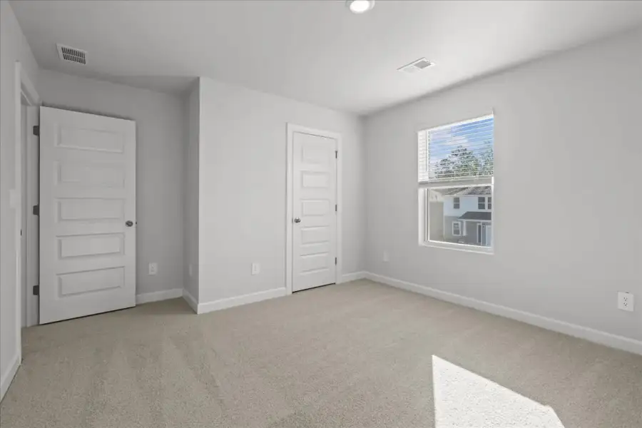Spacious, unfurnished interior of a new home in Ashby Woods, Boiling Springs (Image 24).