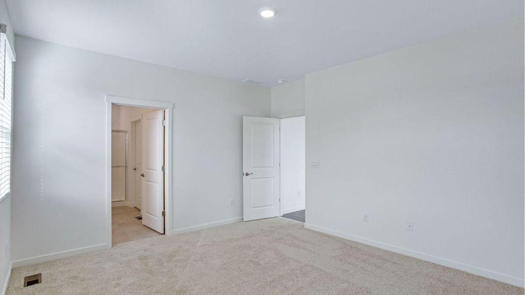 Spacious, unfurnished interior of a new home in Ridge at Johnstown, Johnstown (Image 18).