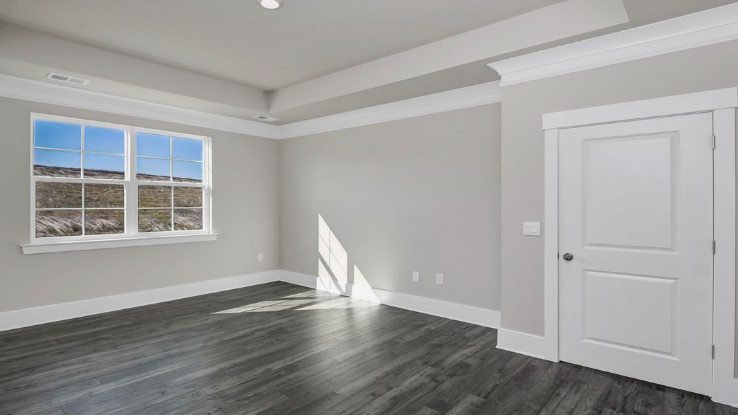 Spacious, unfurnished interior of a new home in Livingston Woods, Irmo (Image 27).