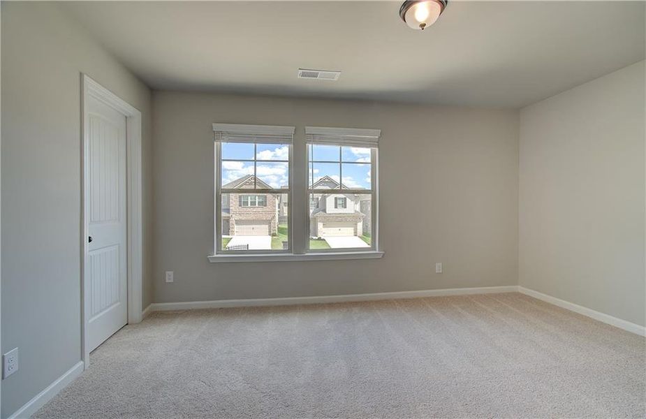 Spacious, unfurnished interior of a new home in Towne Center, Hampton (Image 11).
