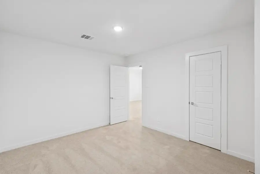 Spacious, unfurnished interior of a new home in Sorella, Tomball (Image 7).