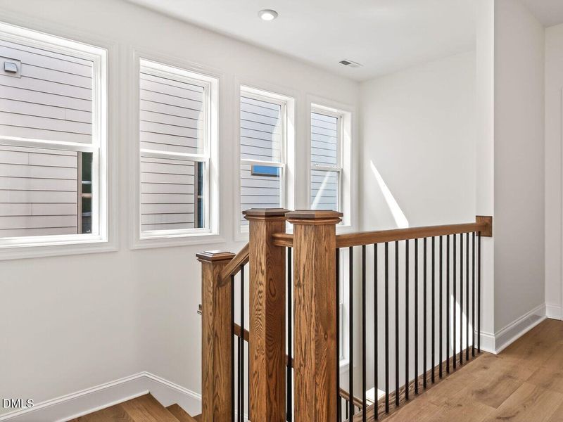 027-1280x960-landing