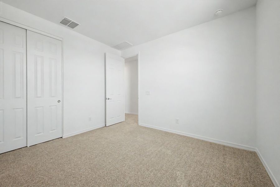 Spacious, unfurnished interior of a new home in White Tank Vistas, Waddell (Image 15).