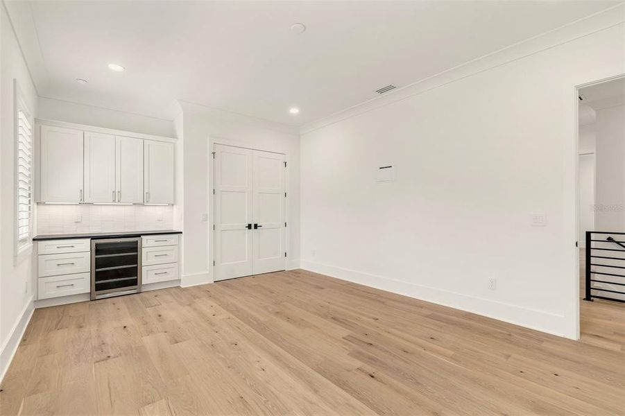Spacious, unfurnished interior of a new home in , Tampa (Image 65).