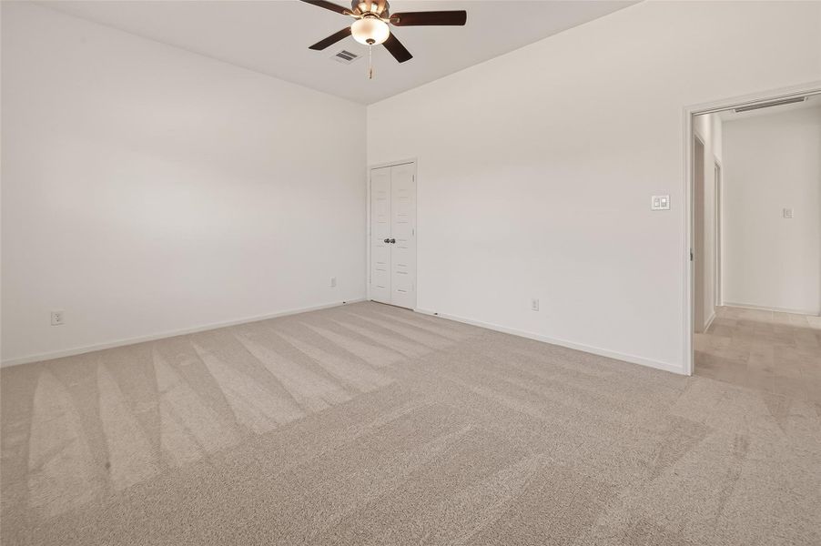Spacious, unfurnished interior of a new home in Lago Mar, Texas City (Image 26).