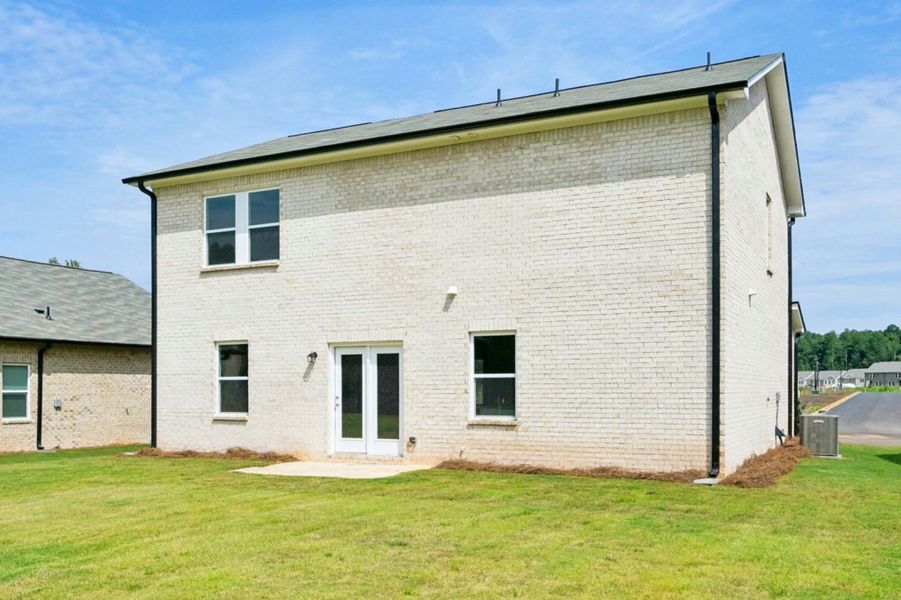Representative exterior details of a home built from the Beacon by Starlight Homes in Kendall Grove, McDonough (Image 4).