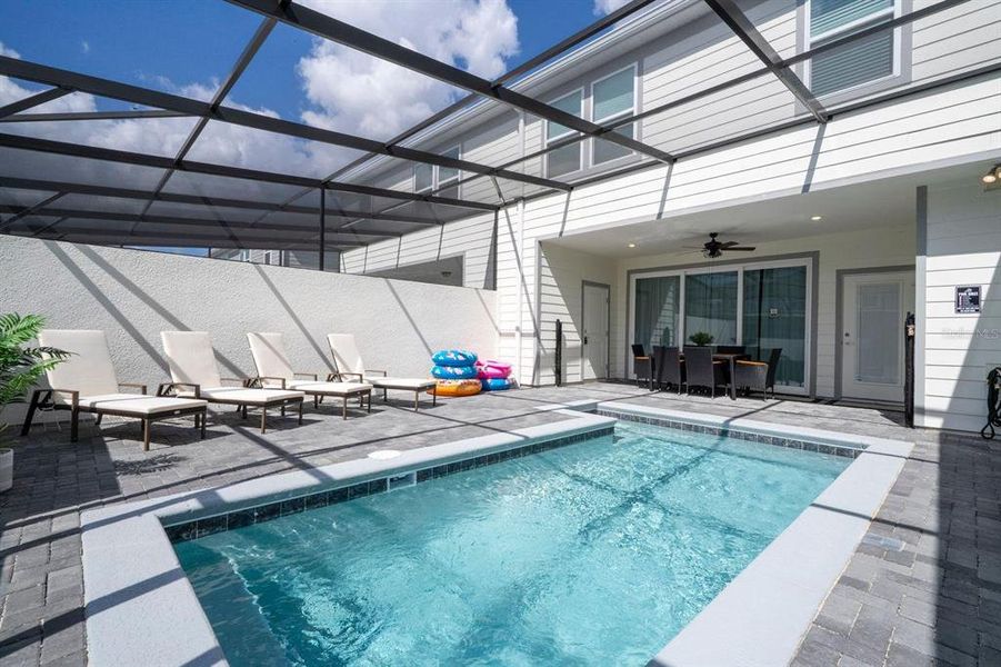 Exterior details and patio area of a home in , Clermont (Image 20).
