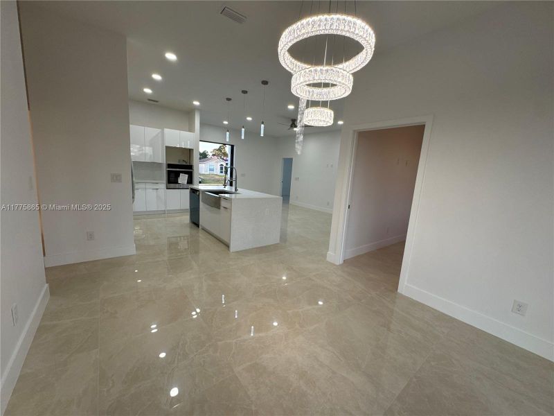 Spacious, unfurnished interior of a new home in , Lehigh Acres (Image 20).
