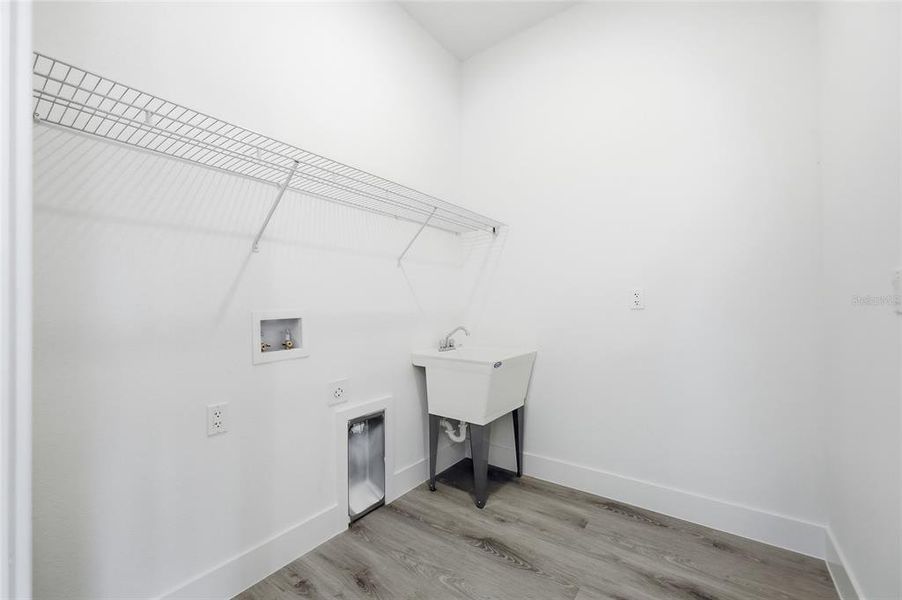 Spacious, unfurnished interior of a new home in , Ocklawaha (Image 46).