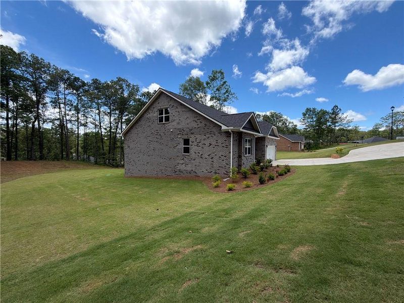 Exterior details and patio area of a home in Tuscany Hills, Douglasville (Image 3).