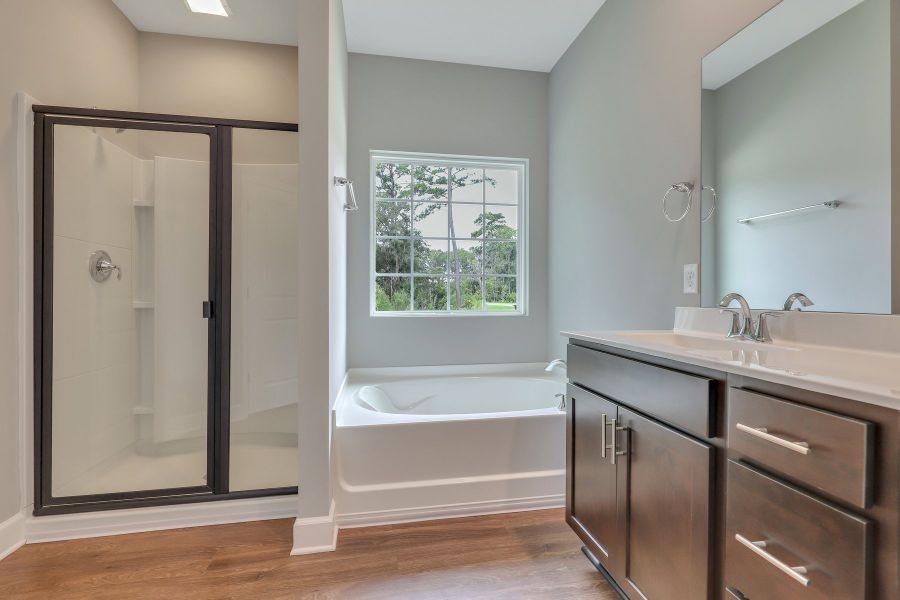 Wassaw – Owner’s Bathroom with Tub and Shower Wassaw – Owner’s Bathroom with Tub and Shower