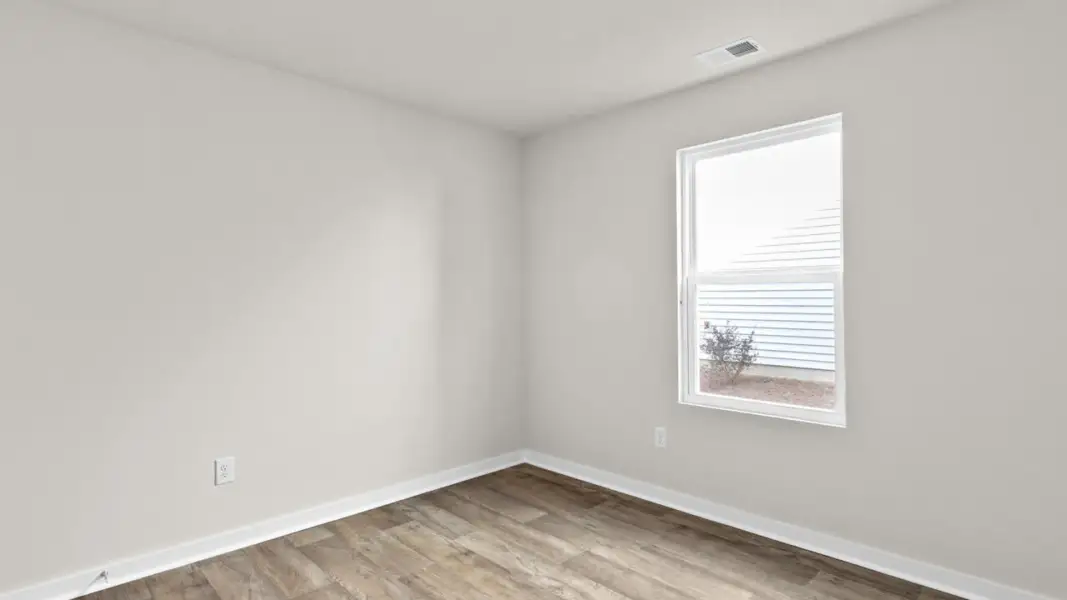 Spacious, unfurnished interior of a new home in Vineyard Trail, Jacksonville (Image 18).