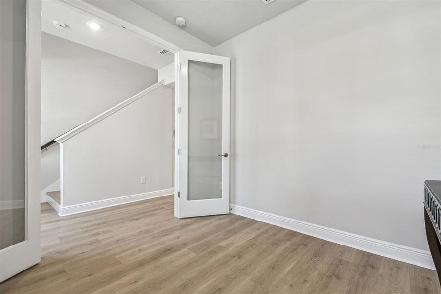 Spacious, unfurnished interior of a new home in , Tampa (Image 19).