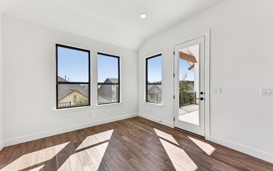 Spacious, unfurnished interior of a new home in Kissing Tree, San Marcos (Image 11).