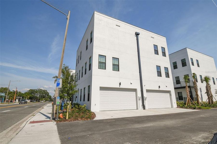 Condo located in St. Petersburg, FL showcasing its design and architecture (Image 3). Condo located in St. Petersburg, FL showcasing its design and architecture (Image 3).