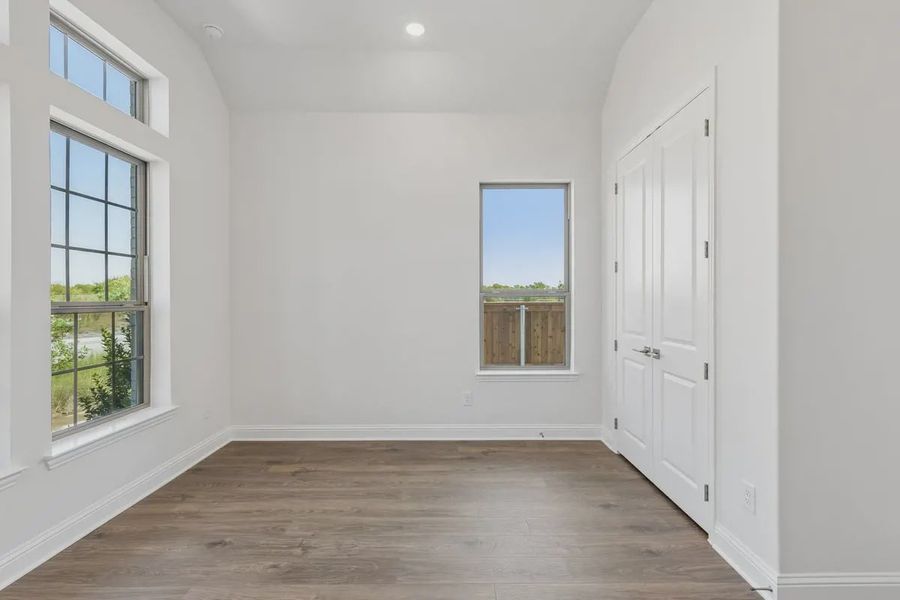 Spacious, unfurnished interior of a new home in Talia, Mesquite (Image 12).