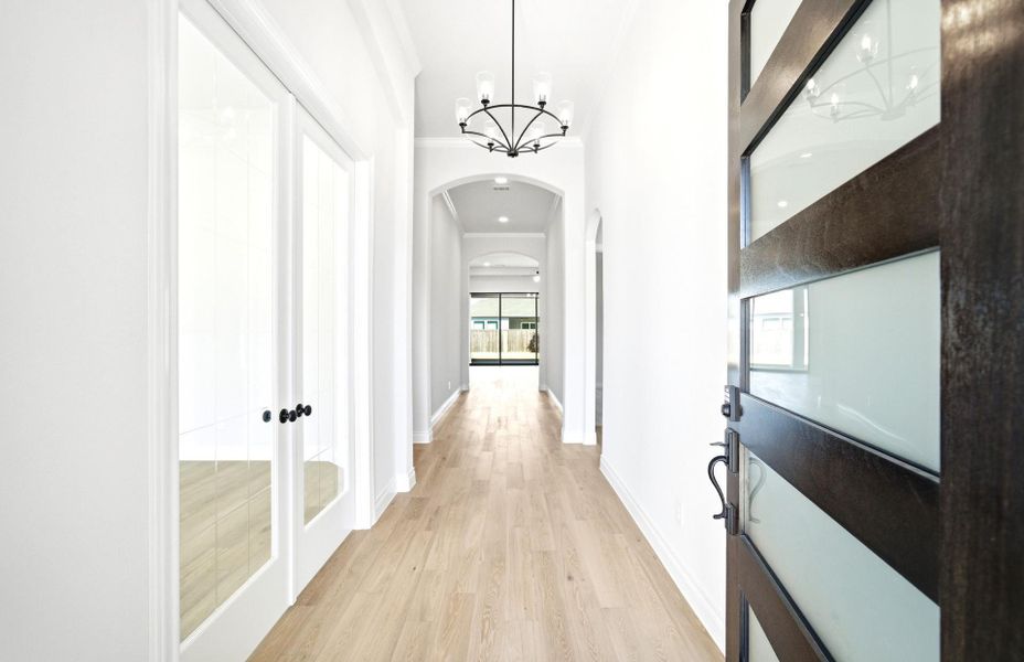 Spacious, unfurnished interior of a new home in Bridgeland 60′, Cypress (Image 26).