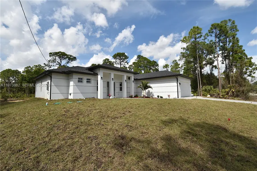 Exterior details and patio area of a home in , Lehigh Acres (Image 4).