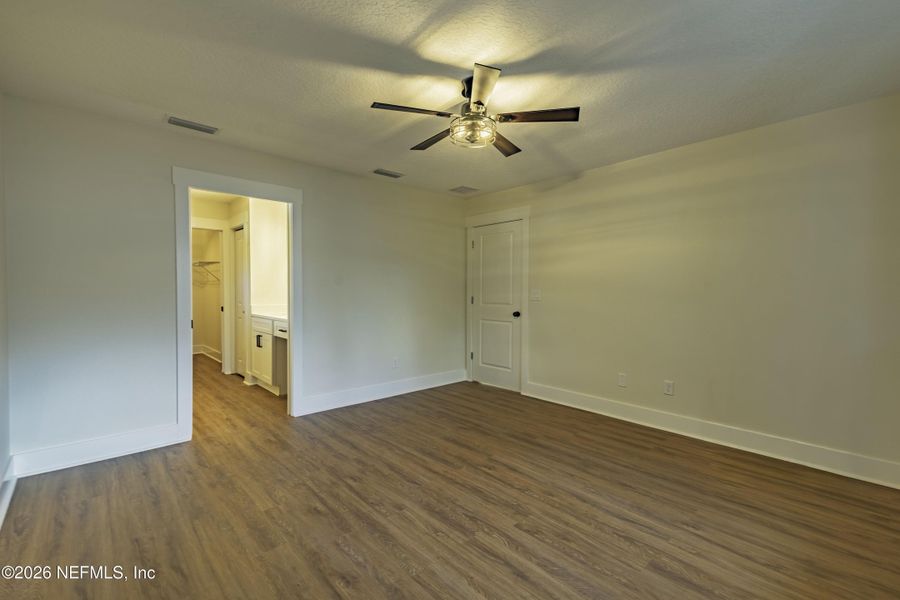 Spacious, unfurnished interior of a new home in , Callahan (Image 10).