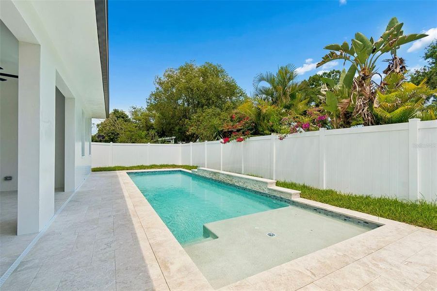 Exterior details and patio area of a home in , Tampa (Image 3).
