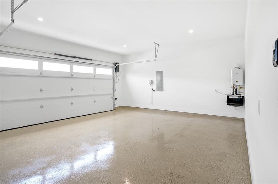 Spacious, unfurnished interior of a new home in , Dallas (Image 20).