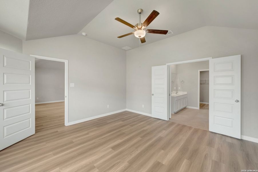 Spacious, unfurnished interior of a new home in Mesquite Ridge, San Antonio (Image 39).